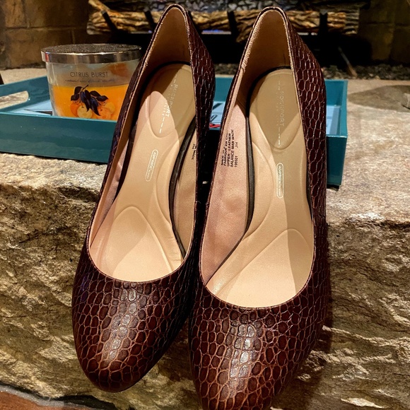 Rockport Shoes - NWOB Rockport Walkability with Adiprene by adidas,  Brown Leather Pump, Sz. US 8